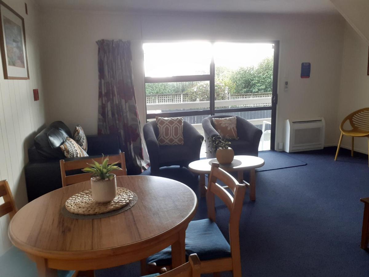 Moeraki Beach Motels מראה חיצוני תמונה